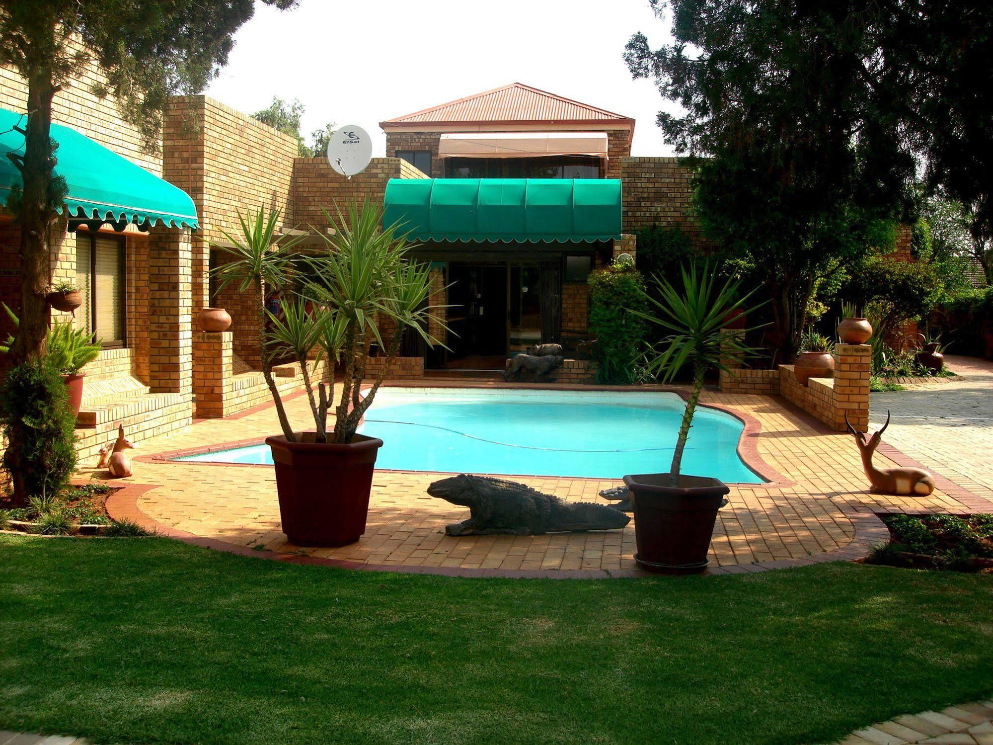 Boga Legaba Guest House & Conference Centre مافكينج المظهر الخارجي الصورة